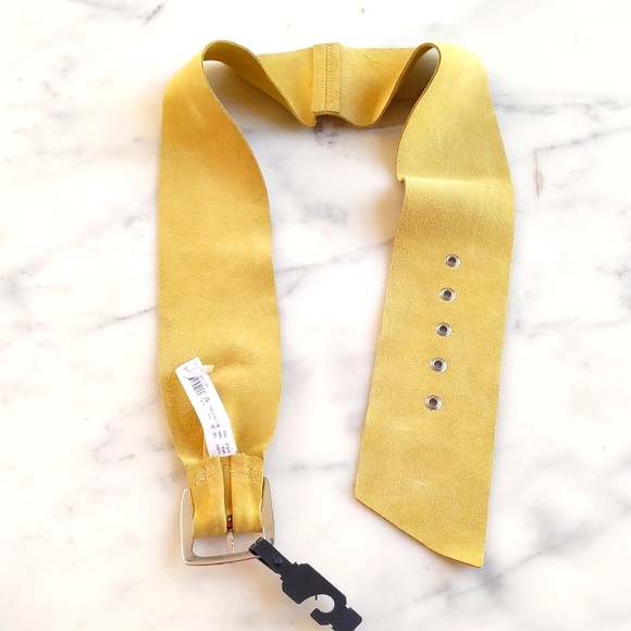 NWT. The Limited Suede Leather Belt with Chrome Belt Buckle. - Picture 4 of 4